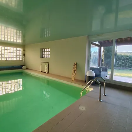 Piscine Interieure Et Foret *